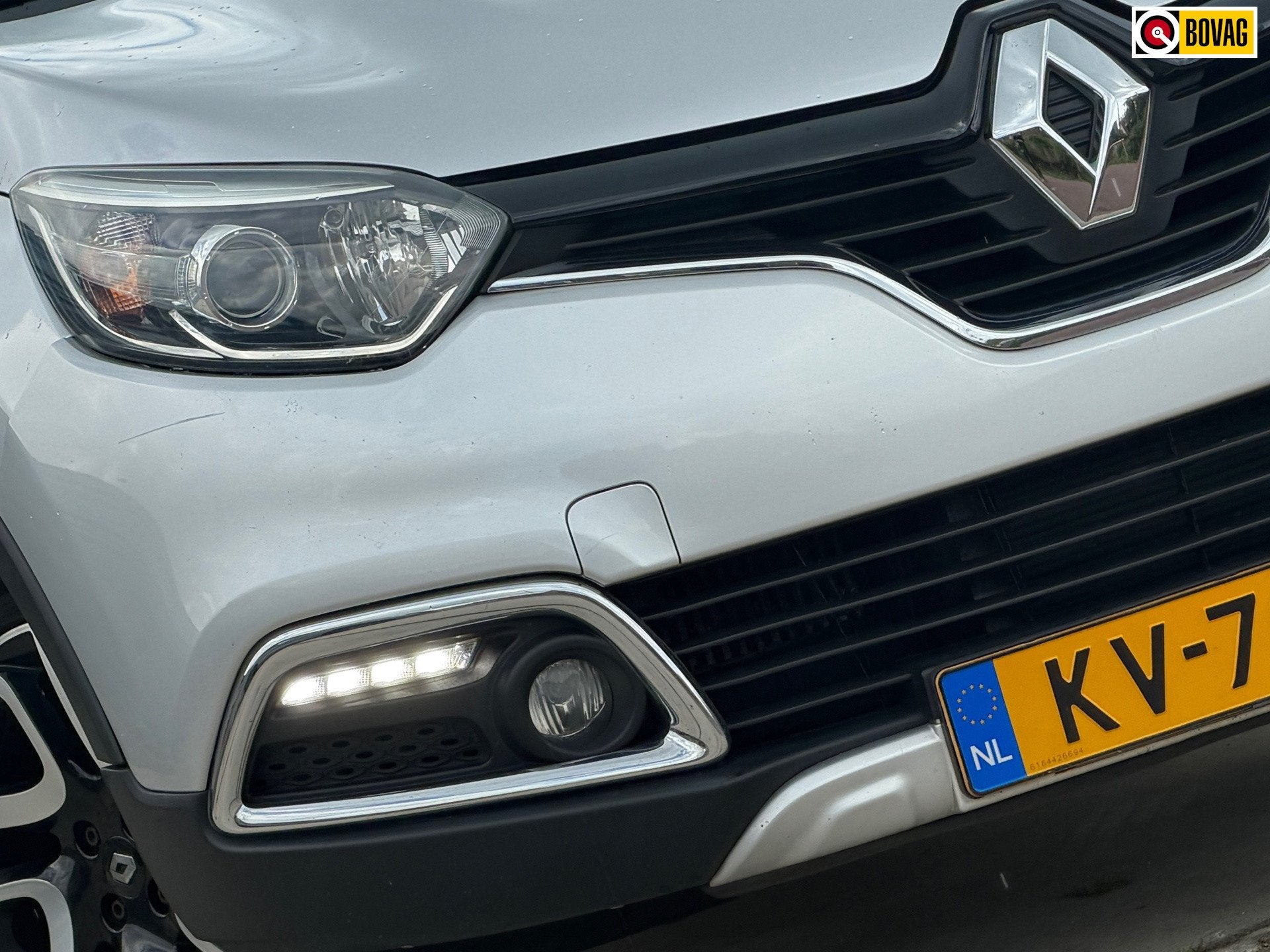 Renault Captur 0.9 TCe Xmod - Gris Platine/Noir Etoile - Led, Auto's, Voorwielaandrijving, 898 cc, Gebruikt, 49 €/maand