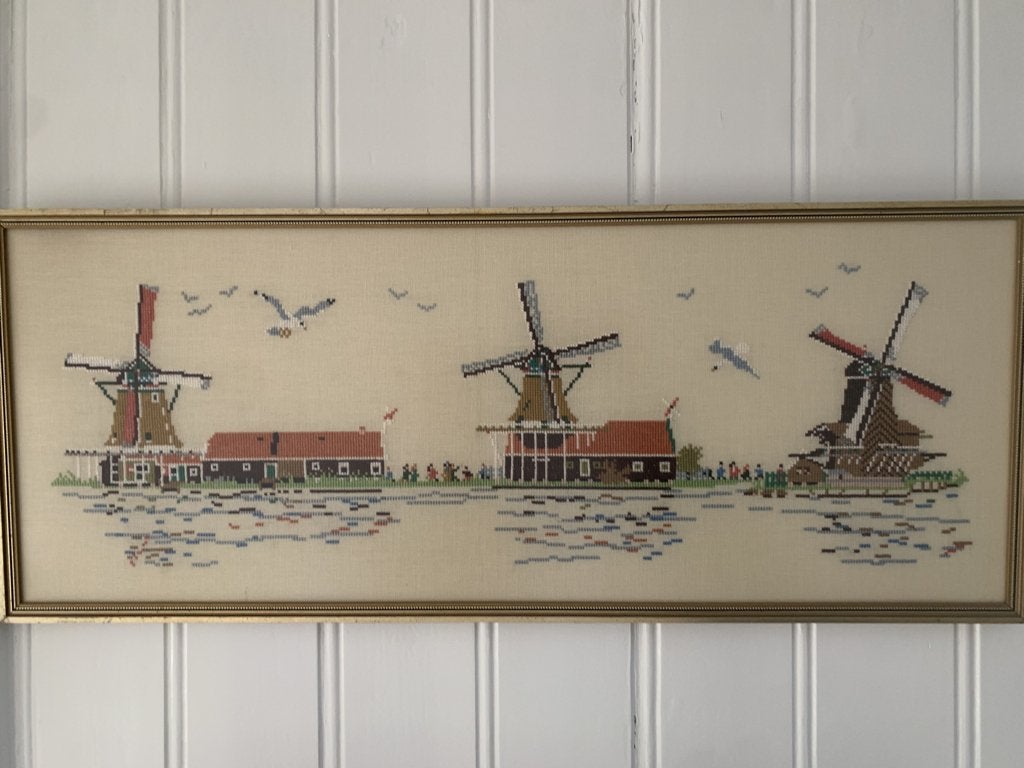 Ingelijst borduurwerk achter glas, molens Zaanse Schans, Ophalen