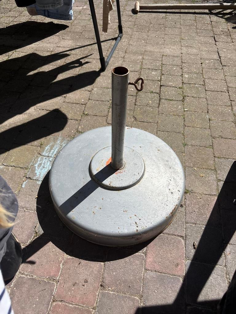 Stevige parasolvoet, grijs, gebruikt, Ophalen, Gebruikt, Minder dan 1 meter, Parasolvoet