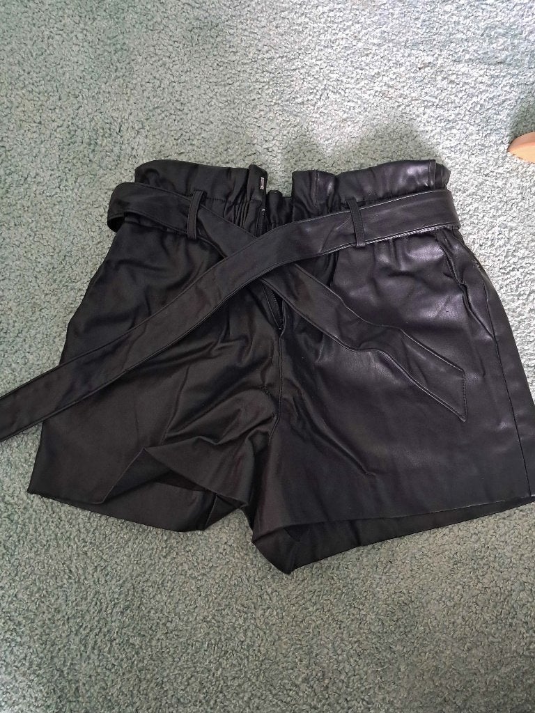 korte broek zwart, Kleding | Dames, Broeken en Pantalons, Kort, Zwart, Ophalen of Verzenden, Coolcat