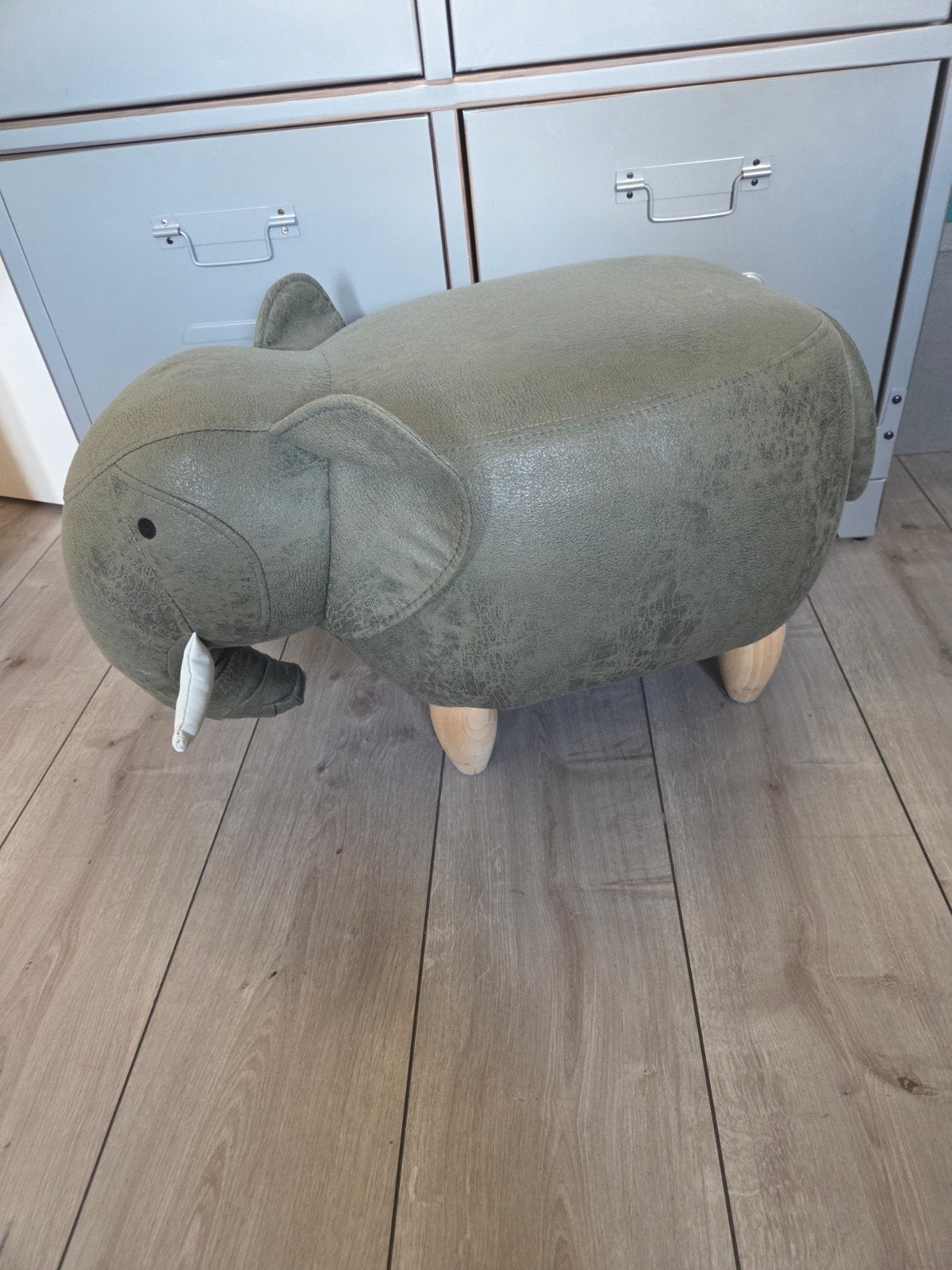 Leuke olifant poef/voetenbankje, Ophalen, Gebruikt, Overige materialen