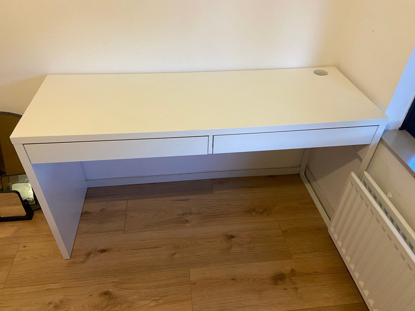 Bureau wit met 2 lades en kabelgat, Ophalen, Gebruikt, Met lades, Spaanplaat of MDF