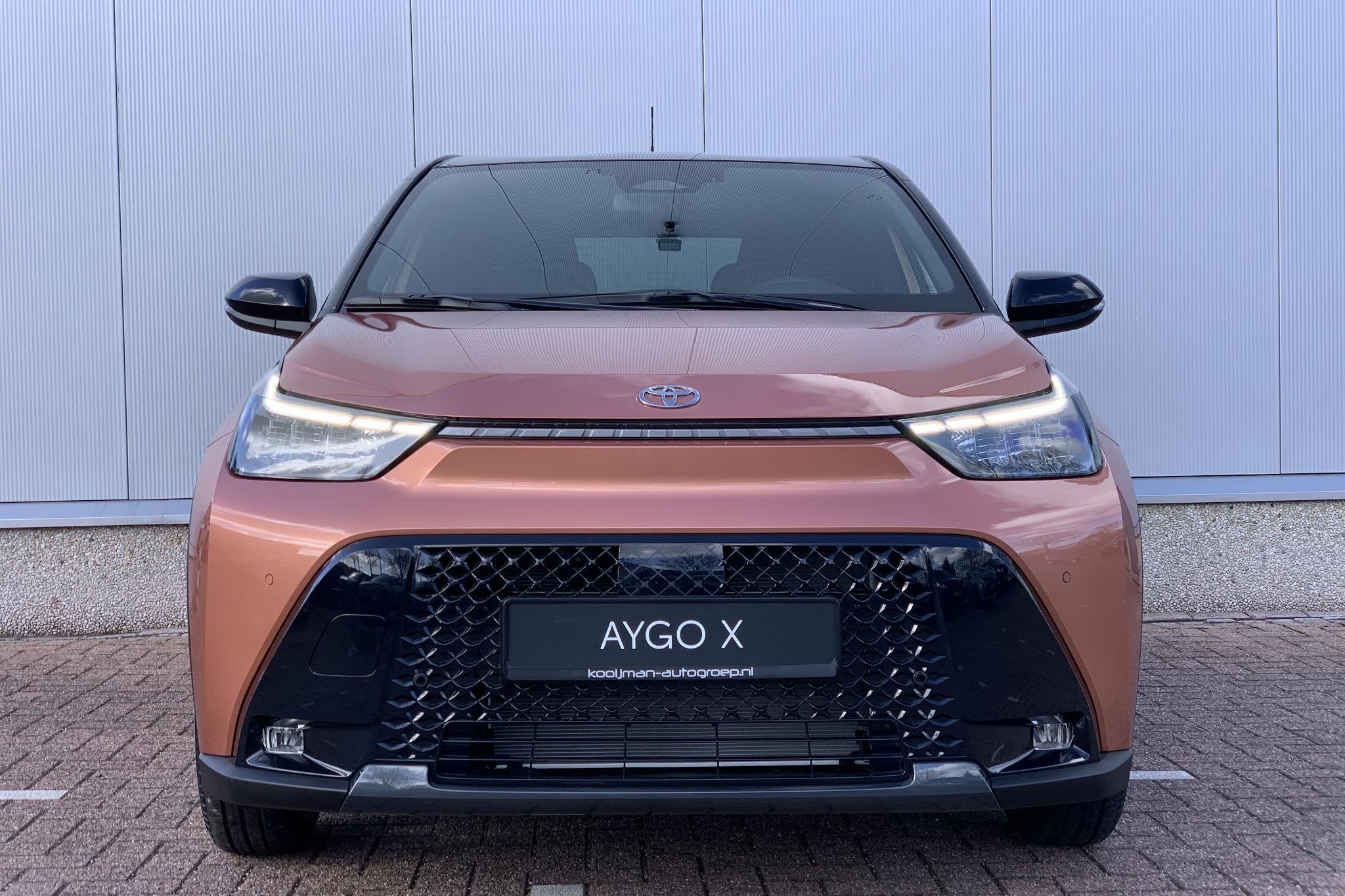 Toyota Aygo X Hybrid 115 envy € 1500 inruilpremie, Snel le, Auto's, Stof, Overige kleuren, 4 stoelen, 116 pk