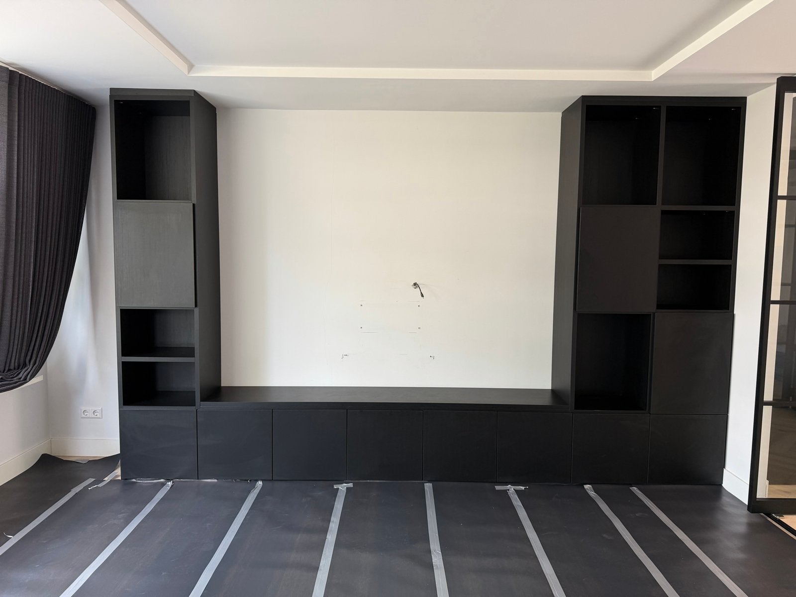 Zwart wandmeubel / tv-kast 383x240, Ophalen, 200 cm of meer, Zo goed als nieuw, 200 cm of meer