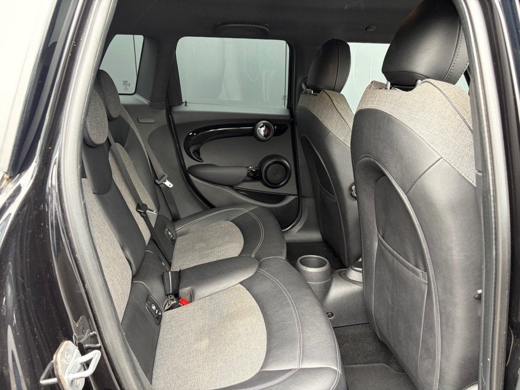 Mini COOPER 1.5 JCW pakket Leder Navi LED PDC Cruise NL-auto, Auto's, 136 pk, Gebruikt, Euro 6, Bedrijf