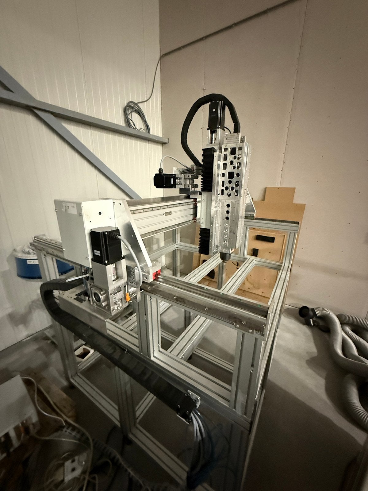 DAMEN CNC freesmachine, Ophalen, Zo goed als nieuw, Metaaldraaibank