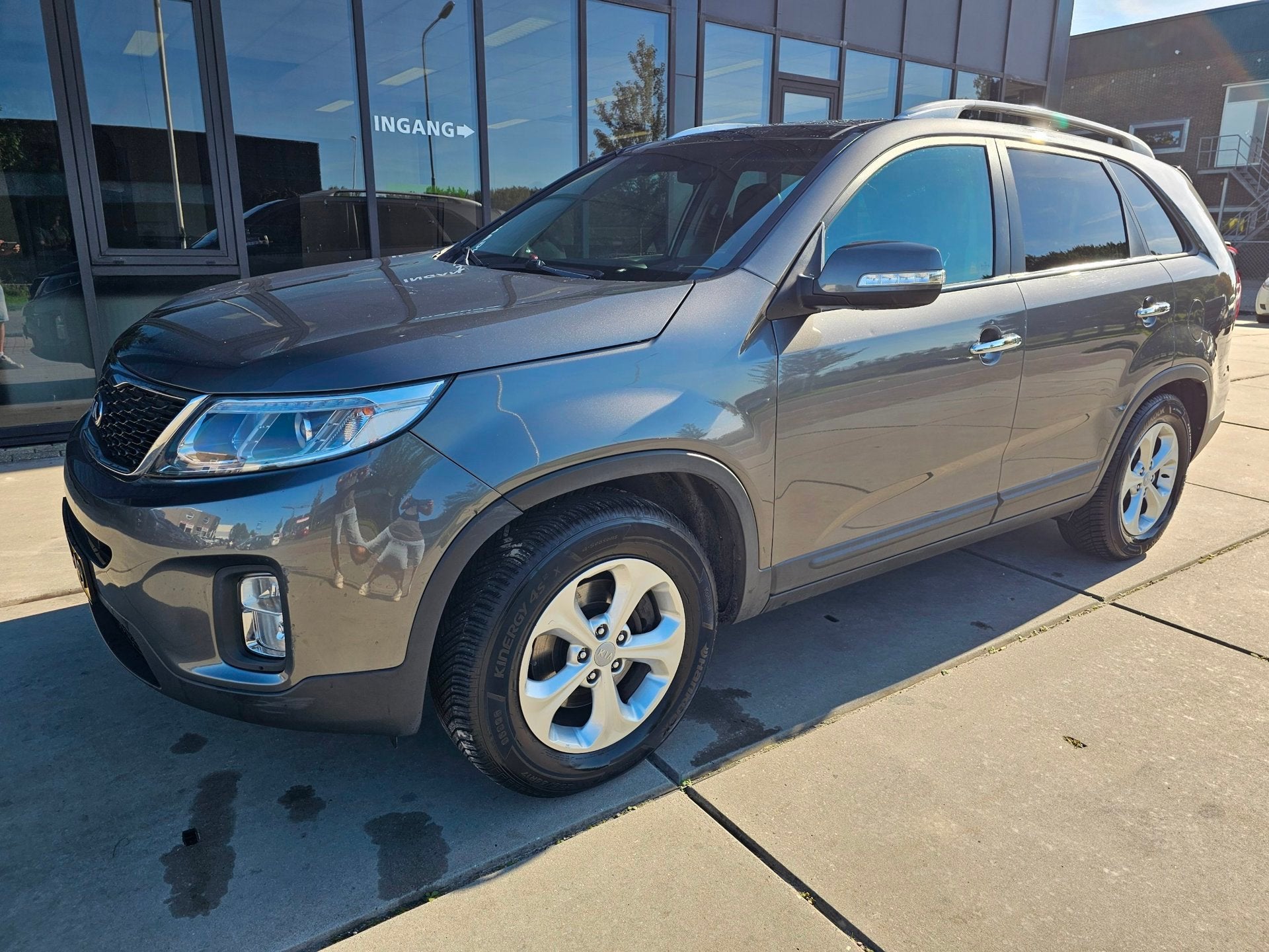 Kia Sorento 2.4 GDi Plus Pack - Pano - Navi - 7PERSOONS, Auto's, Euro 5, Stof, Gebruikt, Zwart
