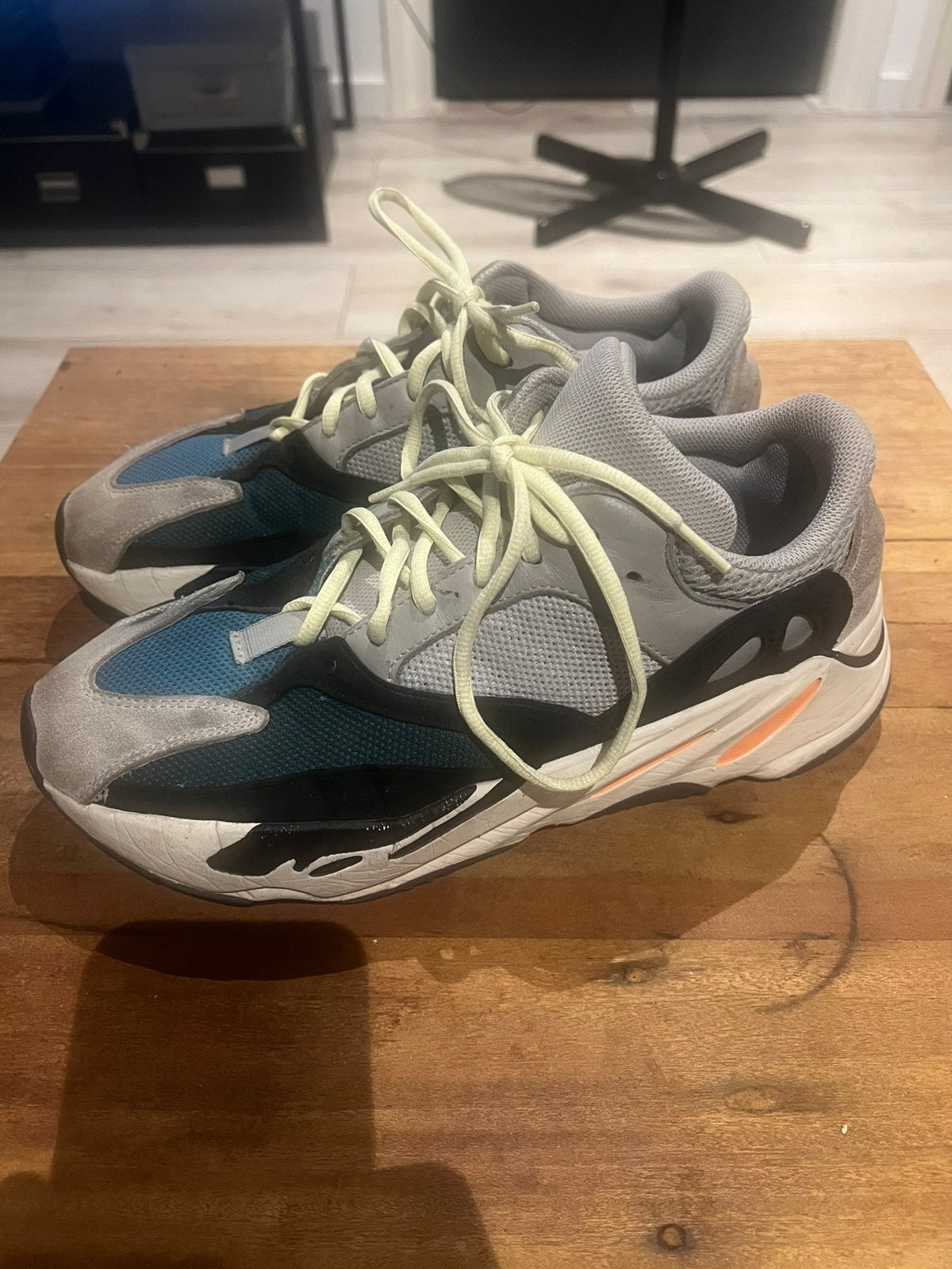 Adidas Yeezy Boost 700 Wave Runner 44, Kleding | Heren, Schoenen, Overige kleuren, Ophalen of Verzenden, Sneakers of Gympen, Gedragen