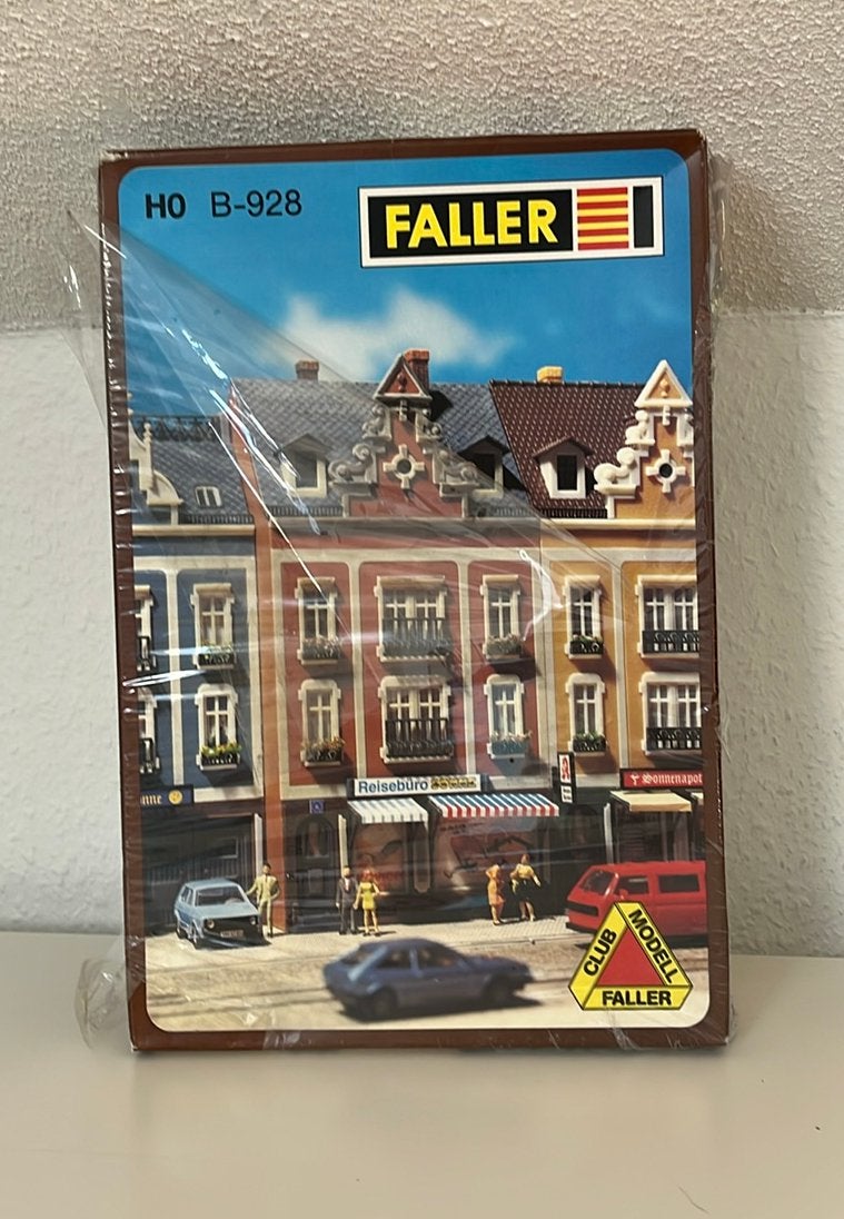 Faller H0 B-928 Stadhuis, Hobby en Vrije tijd, Overige merken, Gelijkstroom of Wisselstroom, Brug, Tunnel of Gebouw, Ophalen of Verzenden