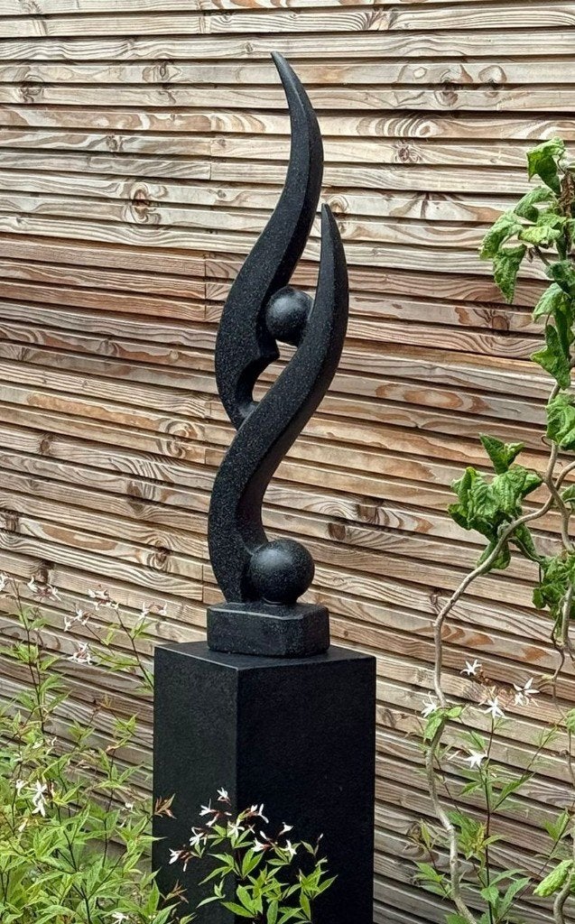 Nieuw: tuinbeeld aanbieding beeld + sokkel 50 cm: 140 euro, Ophalen, Nieuw, Steen, Abstract beeld