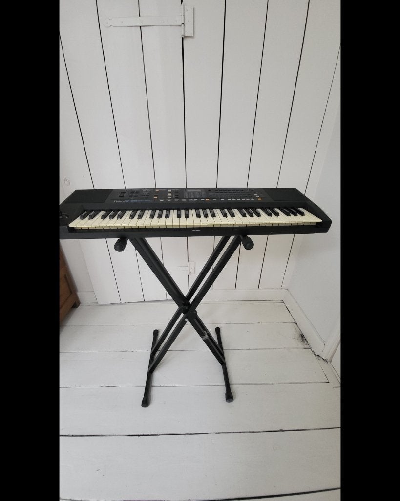 Roland E-35 Intelligent Synthesizer met standaard, Ophalen, Roland, Met midi-aansluiting, 61 toetsen