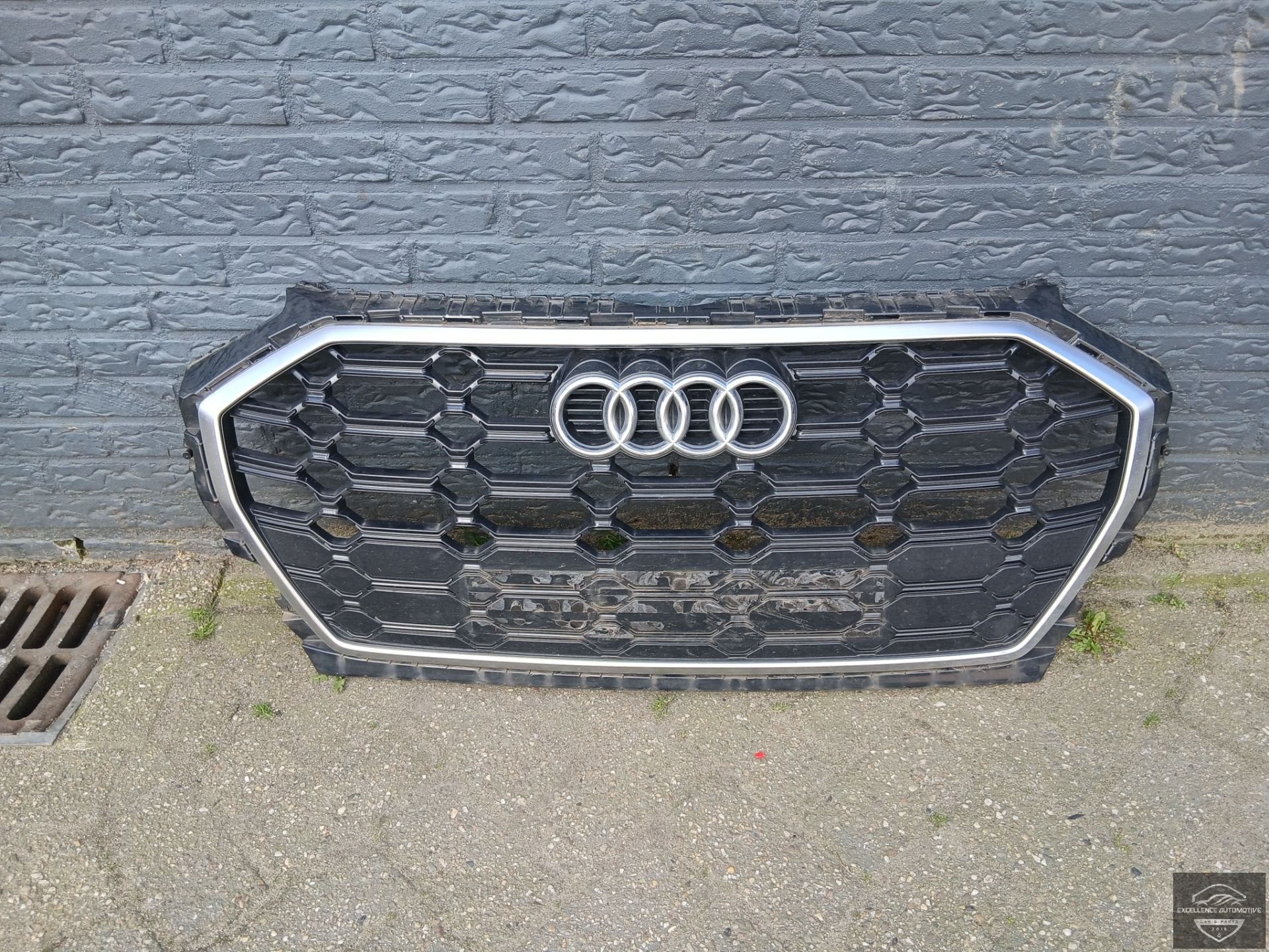 Audi Q5 SQ5 80A Facelift 2020-2024 Grille Grill 80A853651AH, Gebruikt, AUDI AG, Auto-Union-Strasse 1
85045  Ingolstadt, DE, Kundenbetreuung@audi.de