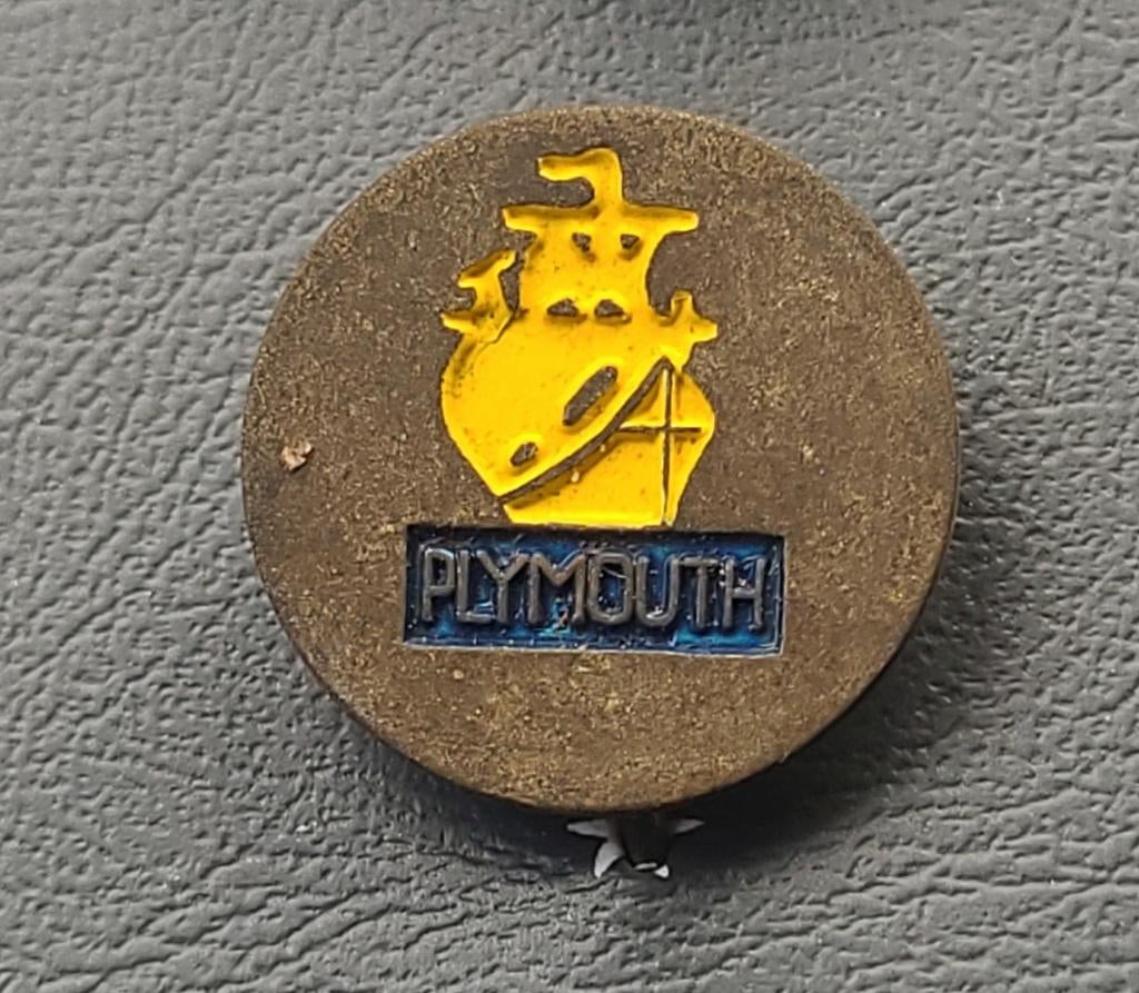 Plymouth speldje, Verzamelen, Speldjes, Pins en Buttons, Verzenden