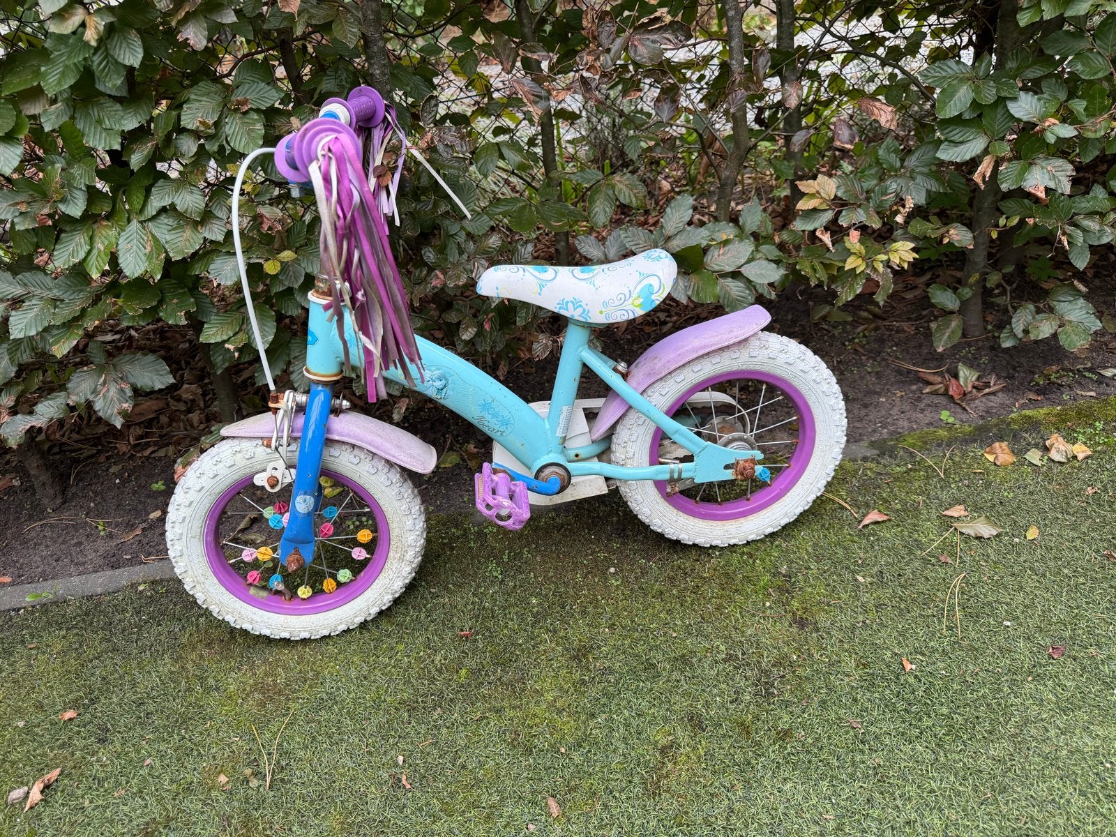Kinderfietsje blauw/paars met witte banden, Fietsen en Brommers, Ophalen of Verzenden, Gebruikt, Terugtraprem, Minder dan 16 inch