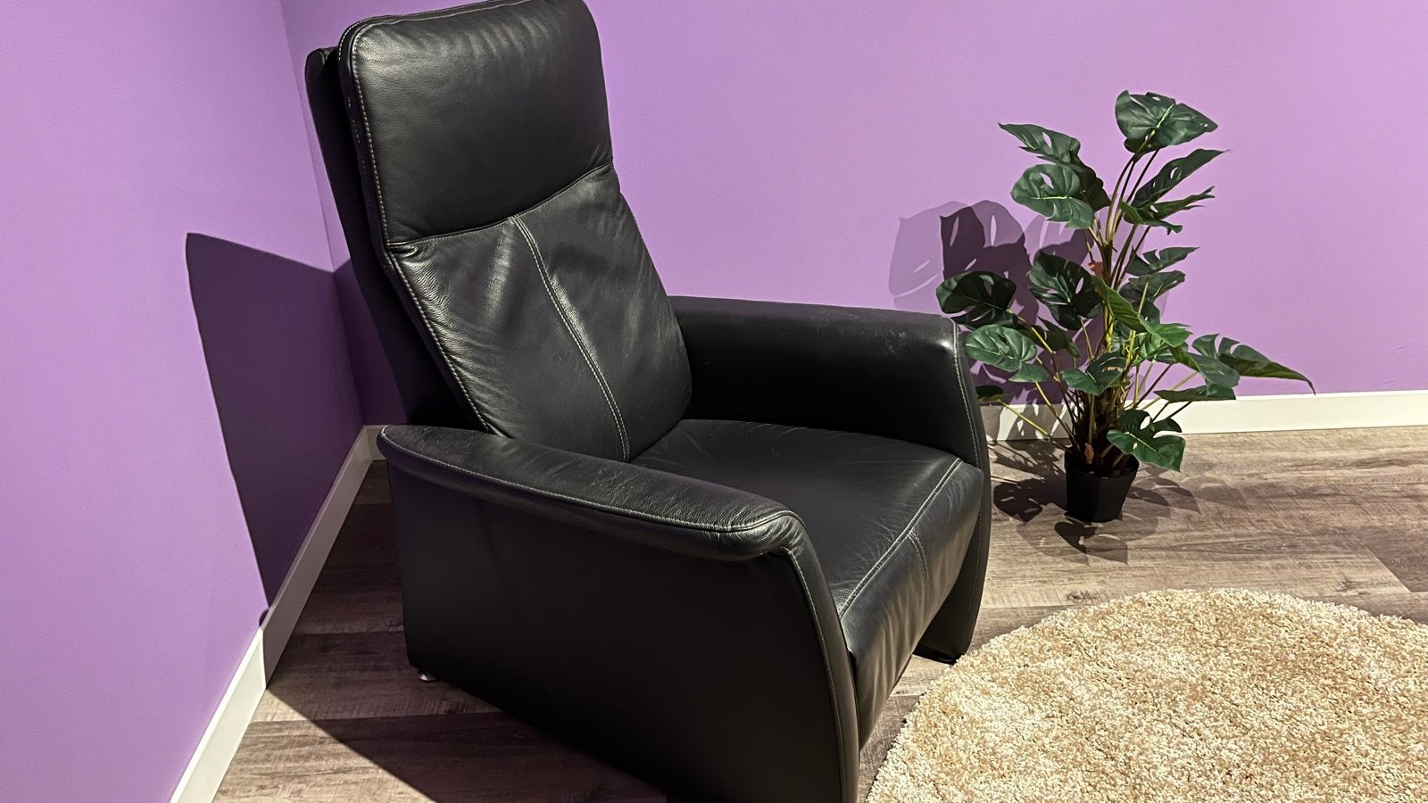 Zwarte lederen relaxfauteuil met verstelbare hoofd- en voets, Ophalen, Gebruikt, Leer, 75 tot 100 cm