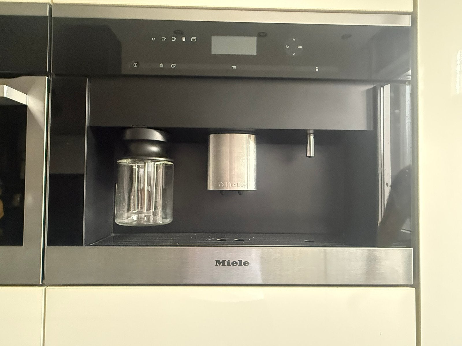 koffiemachine Miele CVA 6401 (voor reparatie/onderdelen), Witgoed en Apparatuur, Ophalen, Gebruikt, 10 kopjes of meer, Koffiemachine