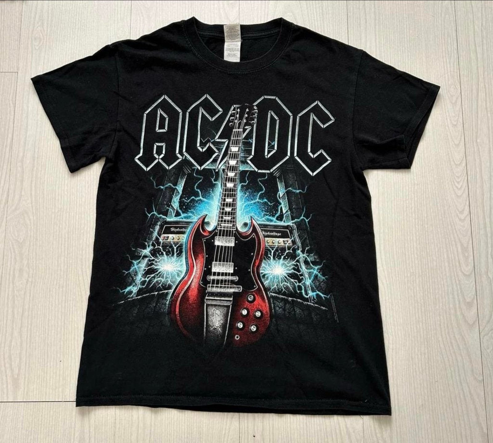 AC/DC T-shirt met gitaarprint - Zwart, Maat M, Ophalen of Verzenden, Zo goed als nieuw, Maat 48/50 (M), Zwart
