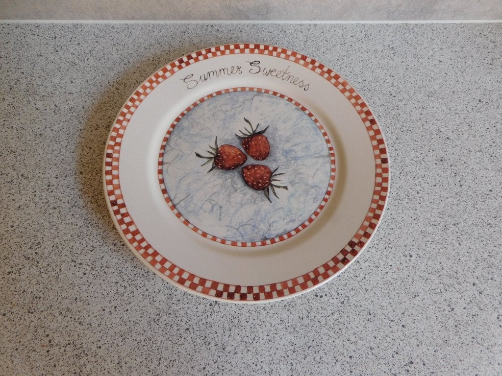 Bord Strawberry - JET by ter Steege - 17 cm, Keramiek, Landelijk/Boerenbont, Ophalen of Verzenden, Zo goed als nieuw