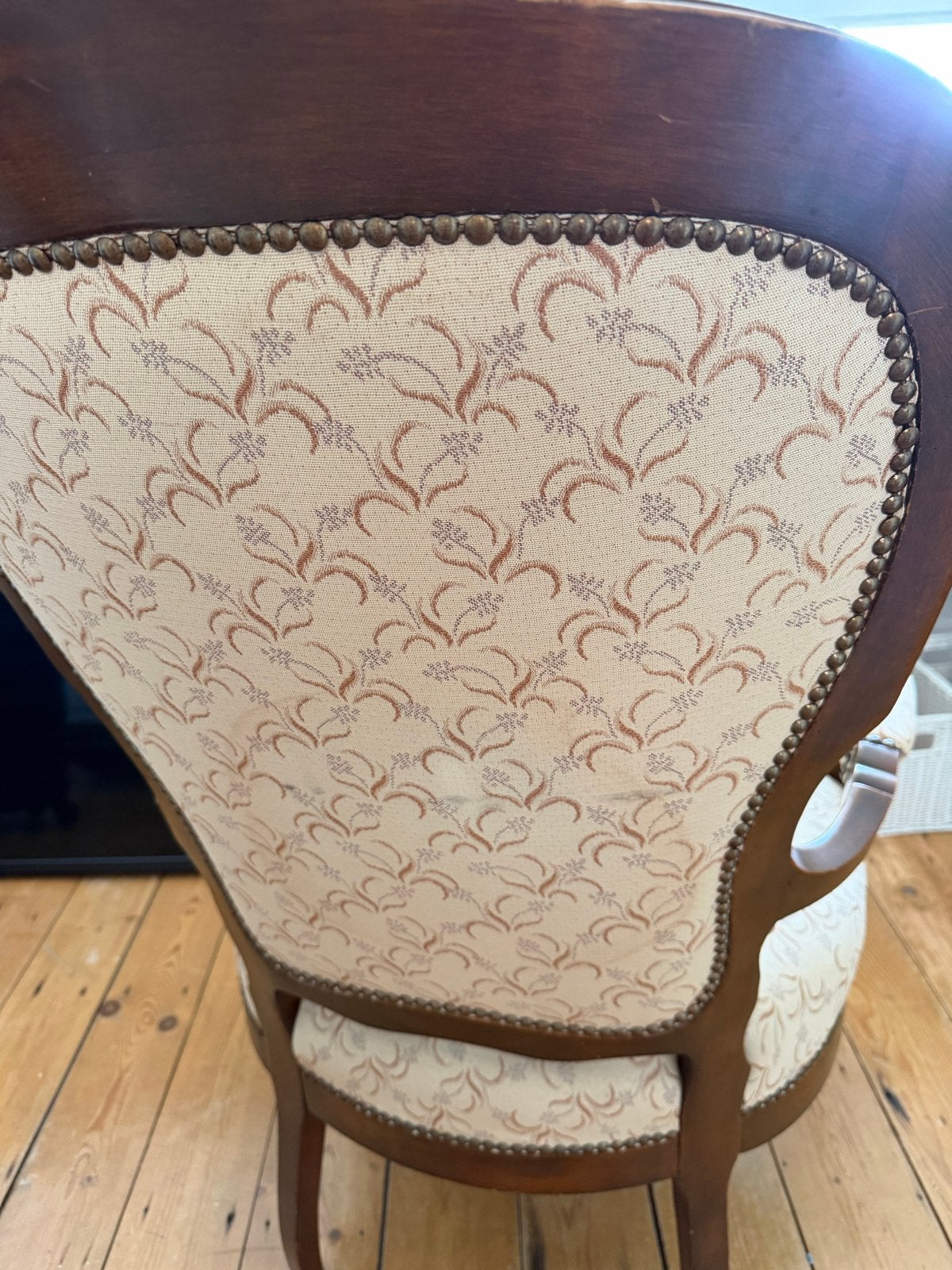 Antieke fauteuil met sierlijk houtsnijwerk, Ophalen, Gebruikt, Minder dan 75 cm, Stof