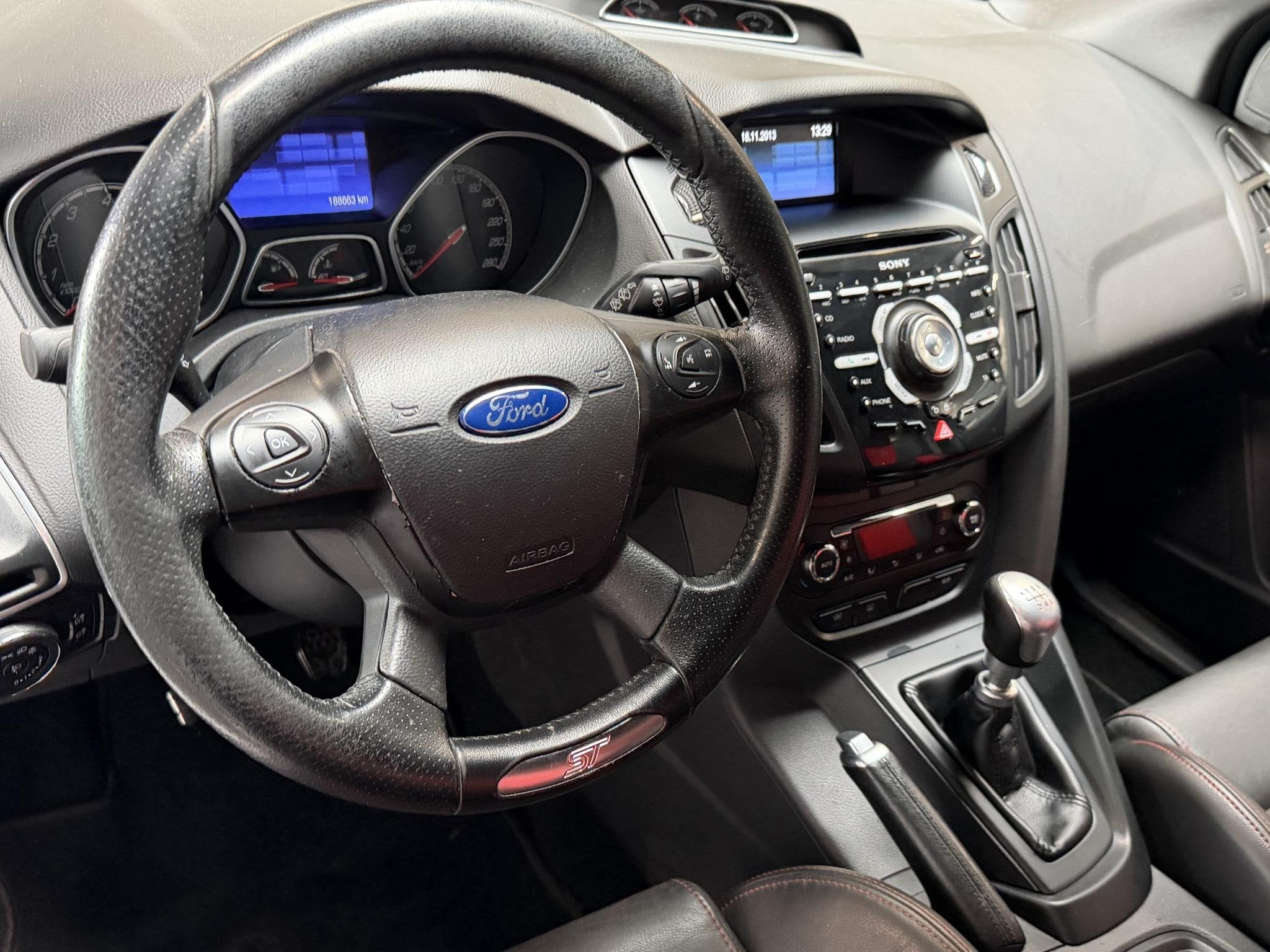 Ford Focus Wagon 2.0 EcoBoost ST-2 Navigatie Lederen bekledi, Auto's, Euro 5, Gebruikt, 4 cilinders, Leder en Stof