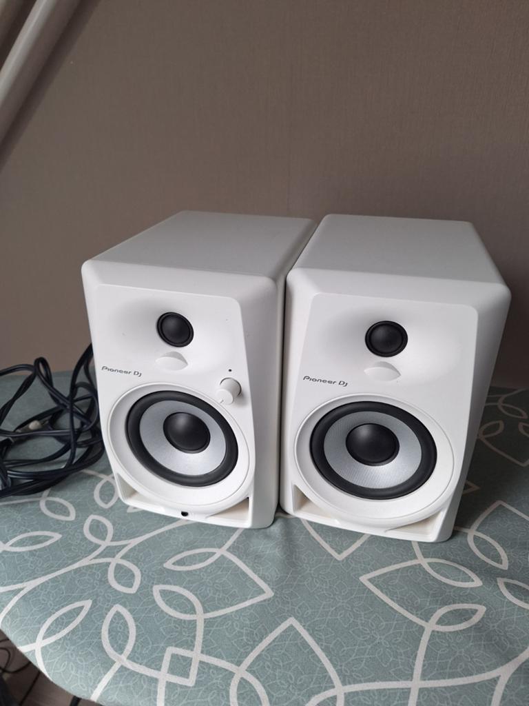 Pioneer DM-40 Monitor speakers - Wit, Zo goed als nieuw, Minder dan 60 watt, Front, Rear of Stereo speakers, Ophalen