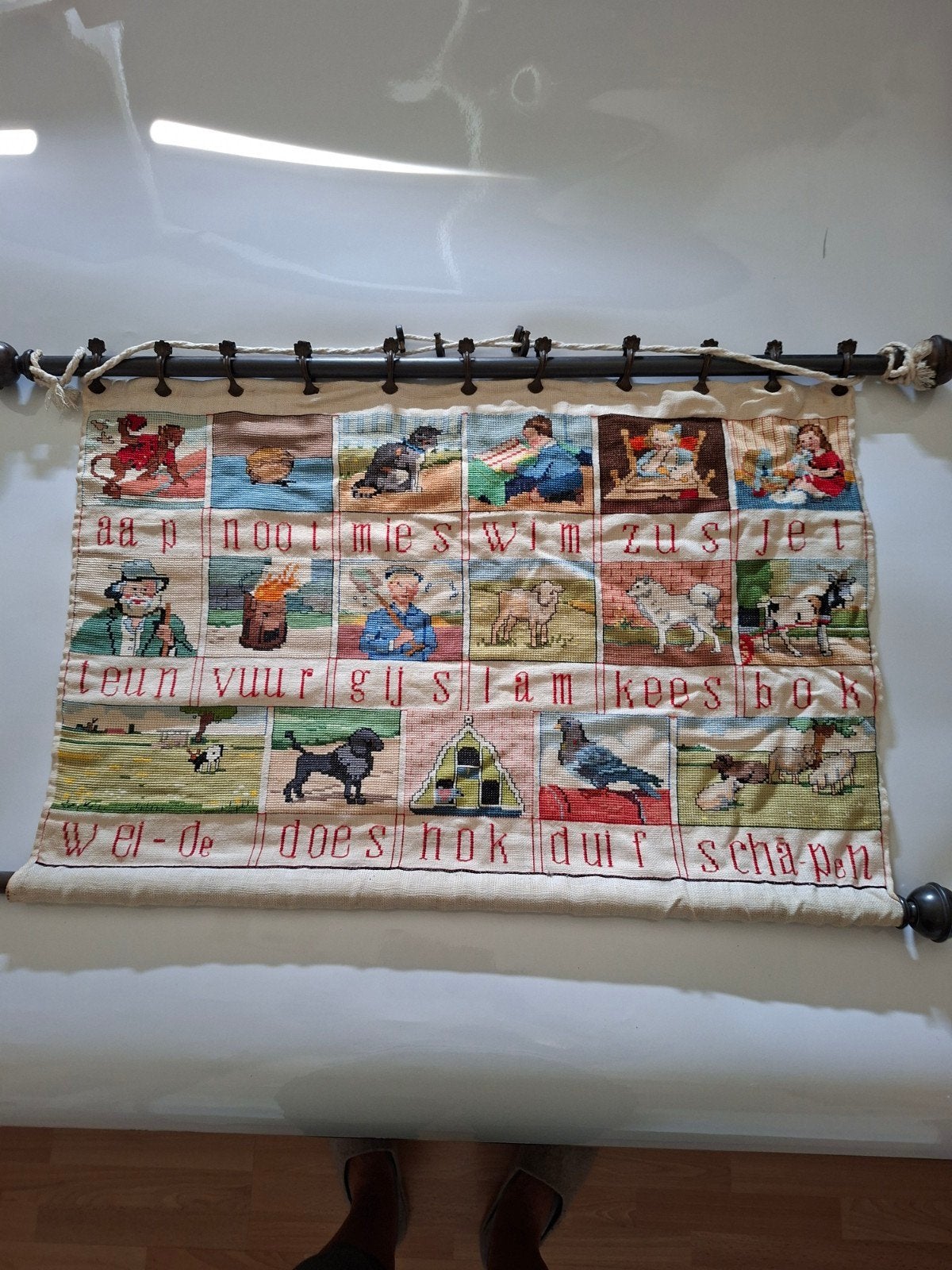 Vintage Borduurwerk Aap Noot Mies Wandkleed 75x48 cm, Hobby en Vrije tijd, Borduren en Borduurmachines, Ophalen