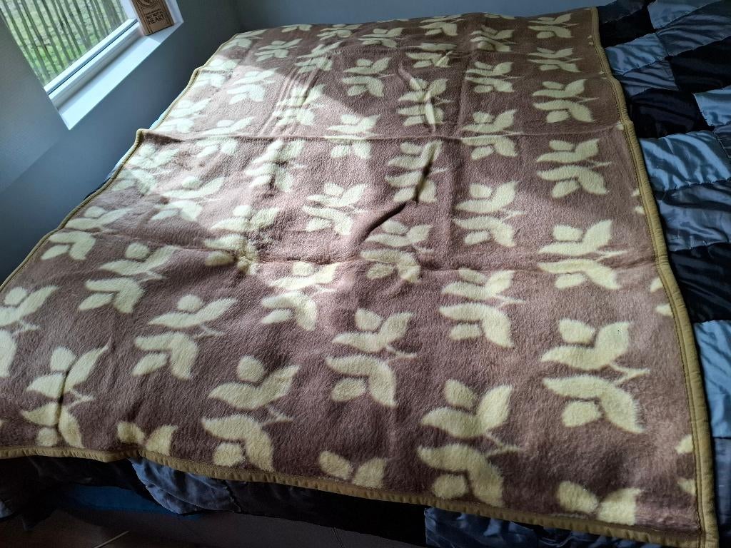 Deken licht bruin met creme bloemen, Ophalen, Gebruikt, Deken of Dekbed, Overige kleuren