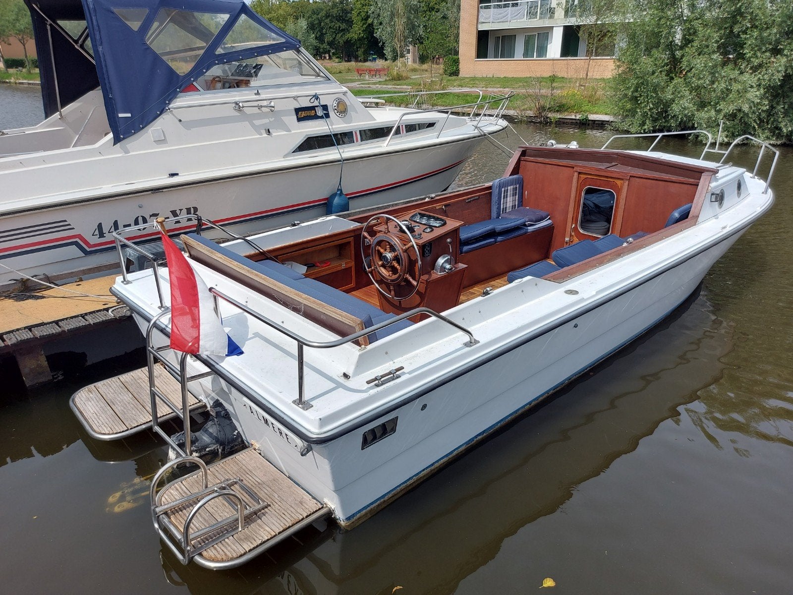 RUIME 8 MTR POLYESTER 10 PERS.WEEKEND / SLOEP / PARTY BOOT., Watersport en Boten, Benzine, Gebruikt, Binnenboordmotor, Sloep