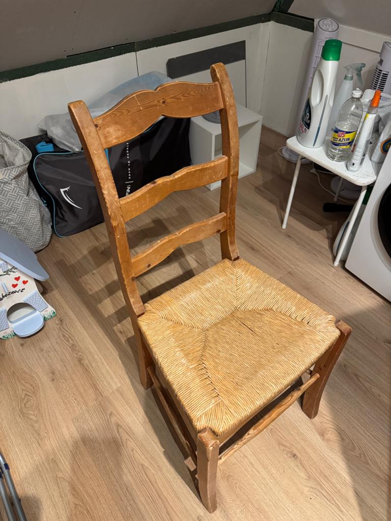 Oude opknap stoelen met rieten zitvlak. Beschadigd. Gratis, Antiek en Kunst, Ophalen