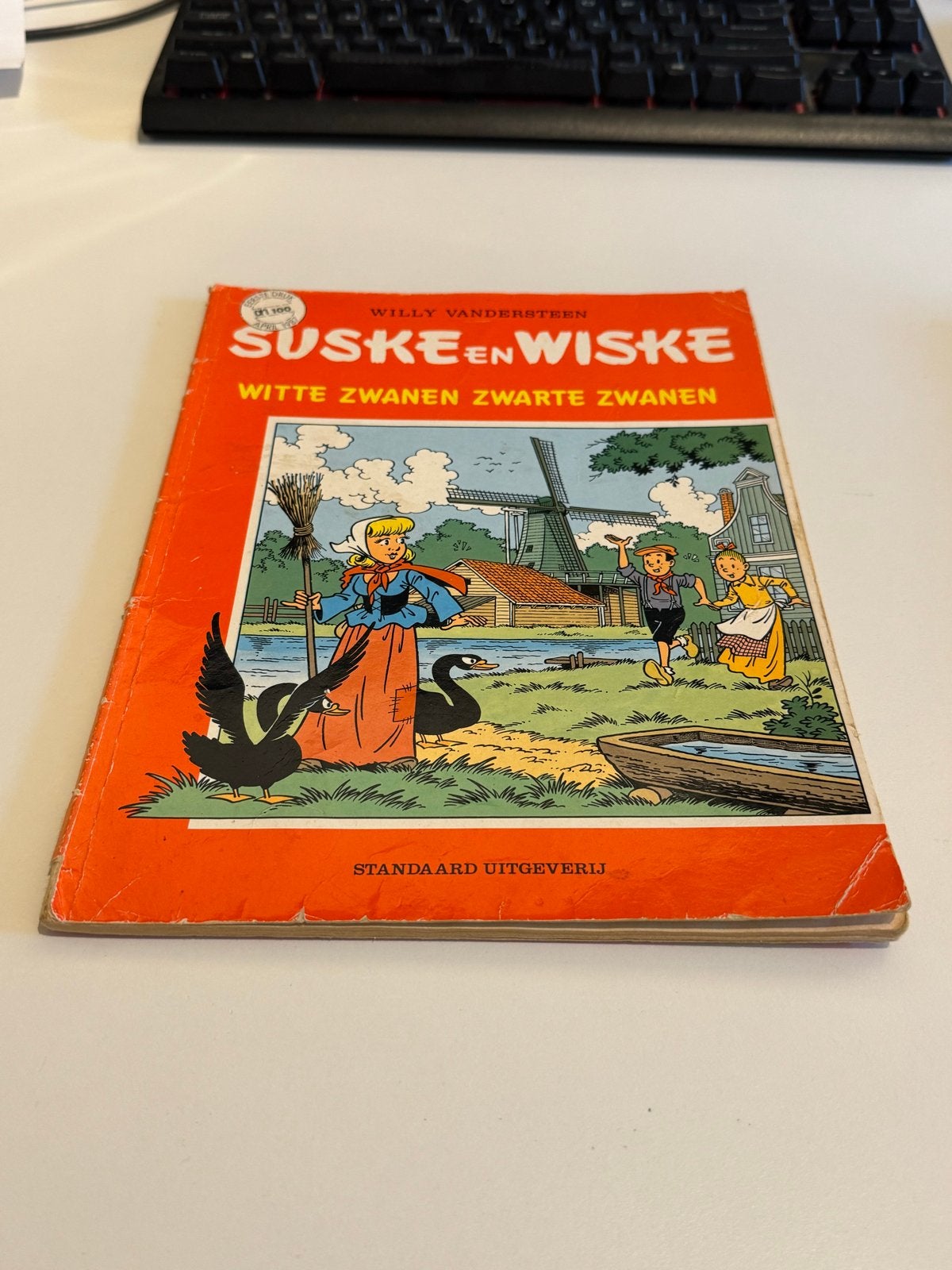 Suske en Wiske: Witte Zwanen Zwarte Zwanen (AH uitgave), Eén stripboek, Ophalen of Verzenden, Gelezen