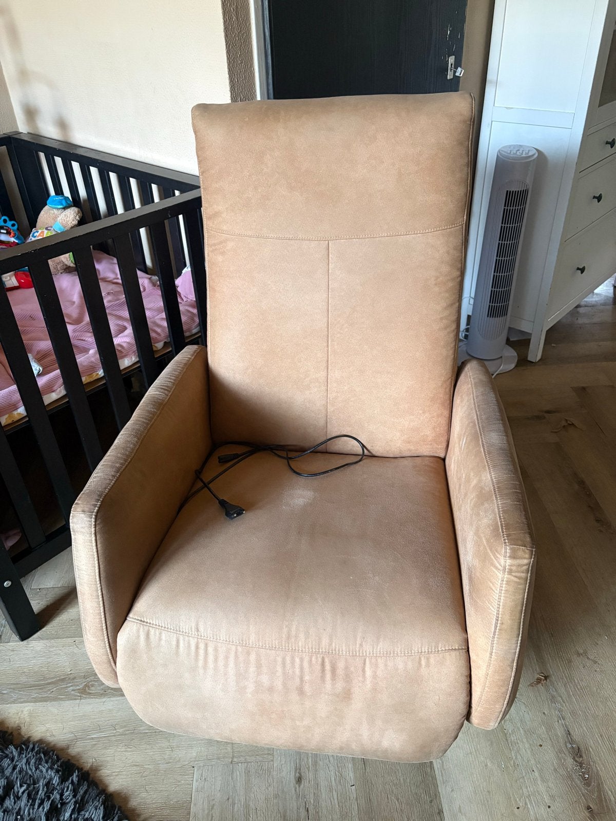Comfortabele relaxfauteuil met elektrische verstelling, Ophalen, Gebruikt, 75 tot 100 cm, Stof