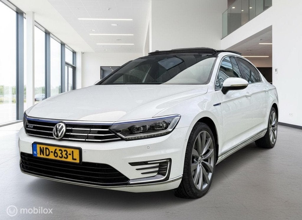 Volkswagen Passat 1.4 TSI GTE Highline Camera|Navi|Pano|, Gebruikt, Euro 6, 1622 kg, Wit