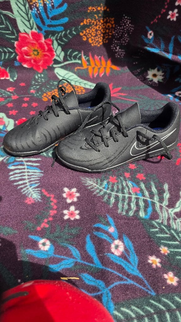 Nike voetbalschoenen maat 34, Sport en Fitness, Maat XS of kleiner, Schoenen, Ophalen of Verzenden, Zo goed als nieuw