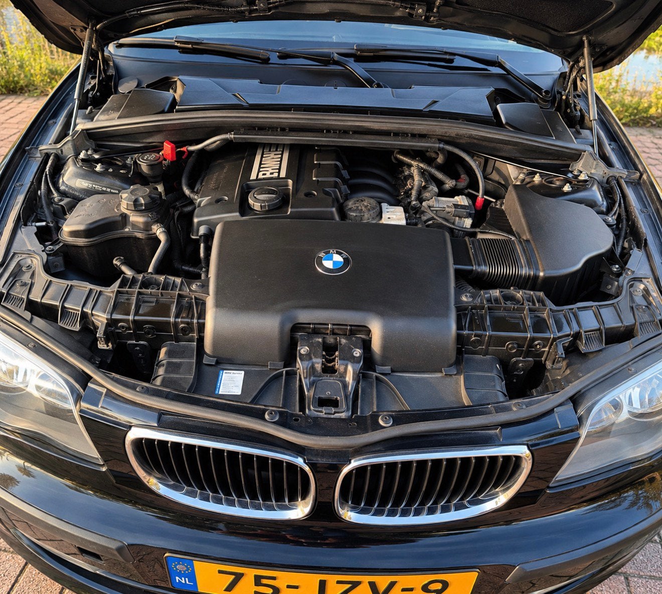 BMW 116i 2.0 122 PK, Airco, 5-deurs, 245k 1JR APK 2 sleutels, Auto's, 1-Serie, 1995 cc, Zwart, 4 cilinders
