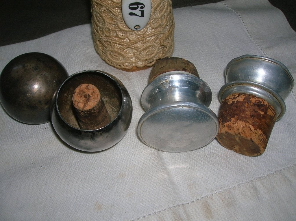 2 oude melkflesdoppen + 2 wijnflesdoppen, Antiek en Kunst, Ophalen of Verzenden