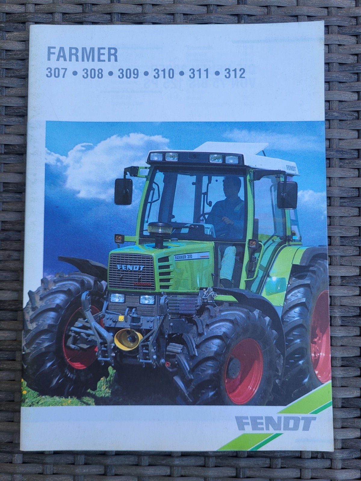 tractor folder Fendt Farner 307 308 309 310 311 312, Ophalen of Verzenden, Zo goed als nieuw