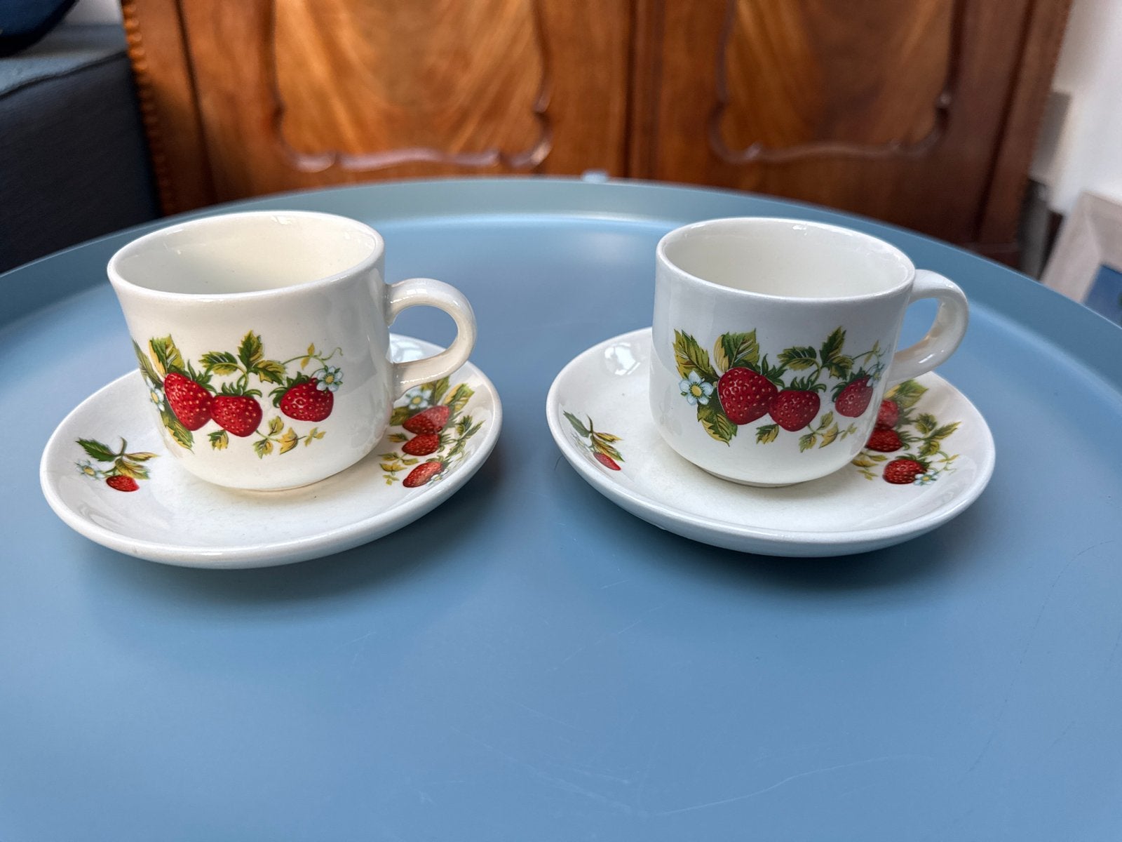 Urbach porselein aardbeien kopjes en schoteltjes, Antiek en Kunst, Ophalen of Verzenden