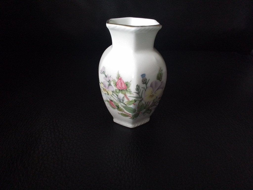 Vintage Aynsley Wild Tudor vaasje Engeland, Ophalen of Verzenden