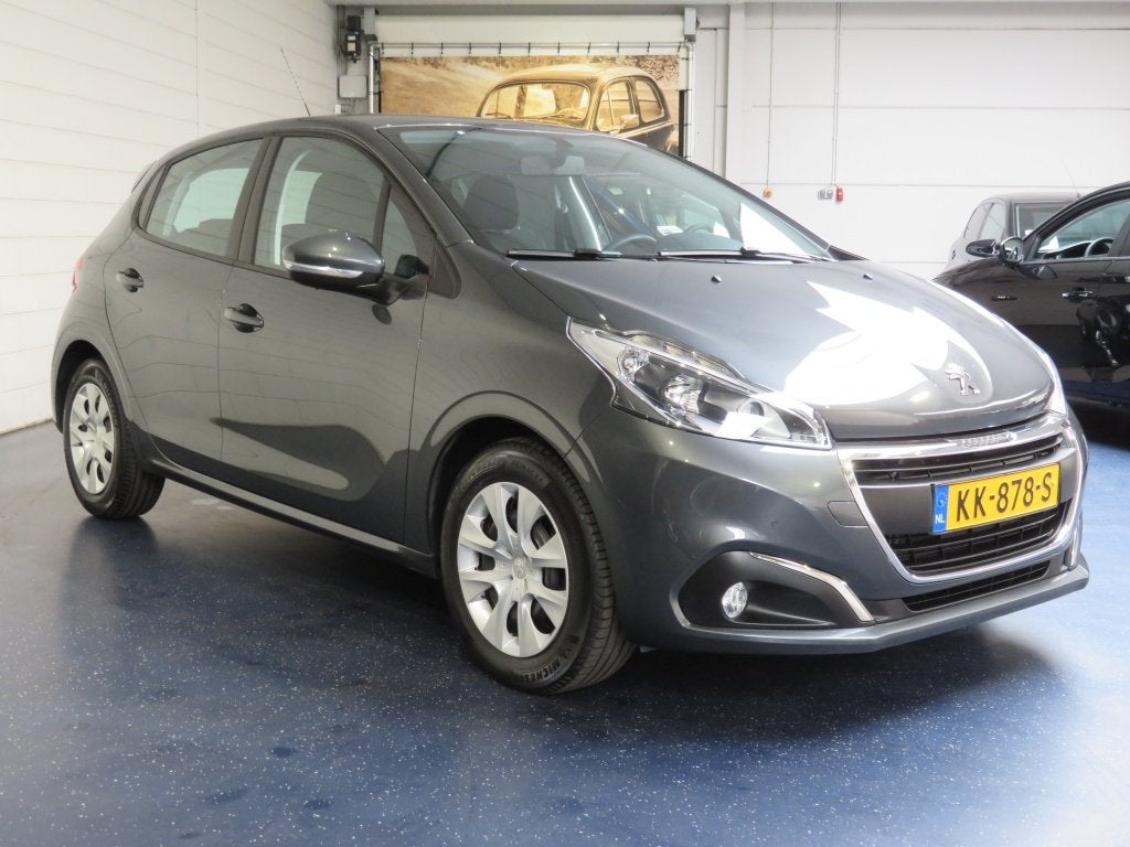 Peugeot 208 1.2 PureT. Blue Lion (bj 2016), Auto's, Gebruikt, 1199 cc, 23 km/l, Origineel Nederlands