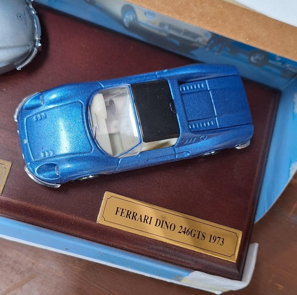 Dinky Toys klassieke auto's set op houten sokkel., Auto, ., Nieuw, Dinky Toys