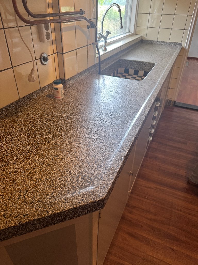 Oud terrazzo / granito aanrechtblad met spoelbak, Ophalen, Meerkleurig, Zo goed als nieuw, Minder dan 100 cm