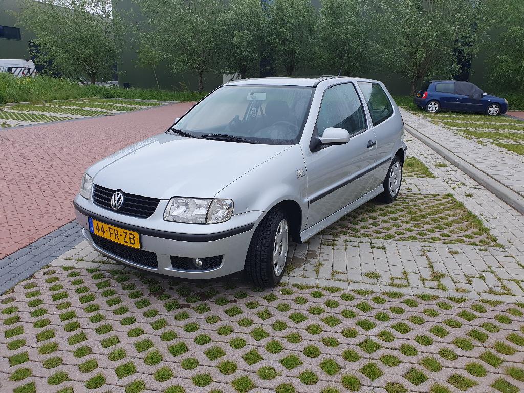 Volkswagen Polo 1.4 55KW 2000 Grijs (zie beschrijving), Auto's, Volkswagen, Voorwielaandrijving, 74 pk, 31 €/maand, 4 cilinders