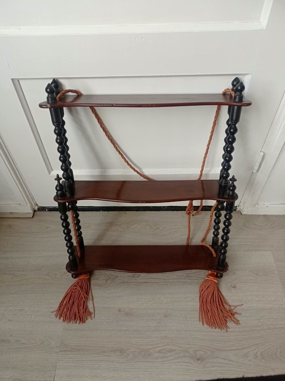 Antieke houten etagière / hangrekje met 3 planken, Antiek en Kunst, Ophalen of Verzenden