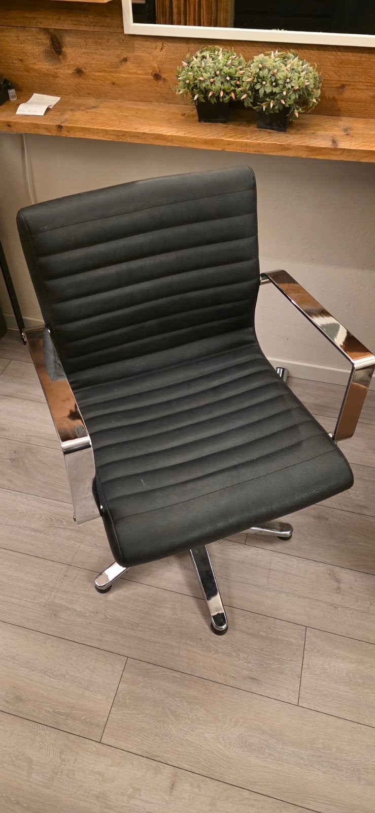 Zwarte Kapperstoel!, Huis en Inrichting, Stoelen, Ophalen, Zo goed als nieuw, Zwart, Eén