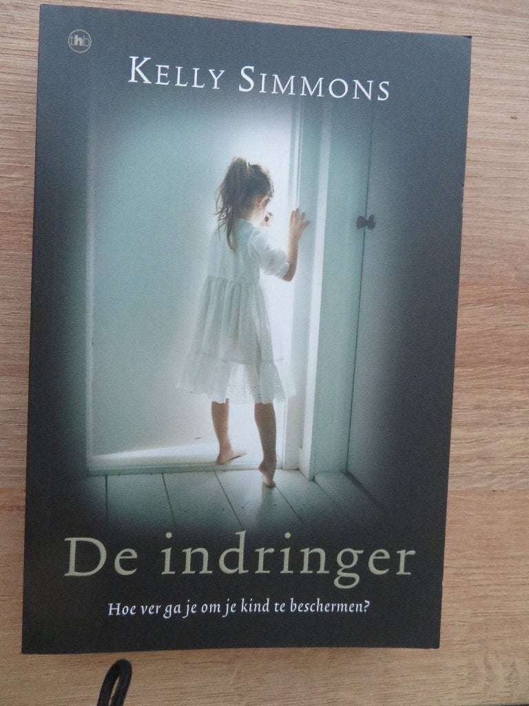 De indringer - Kelly Simmons, Europa overig, Kelly Simmons, Ophalen of Verzenden, Zo goed als nieuw