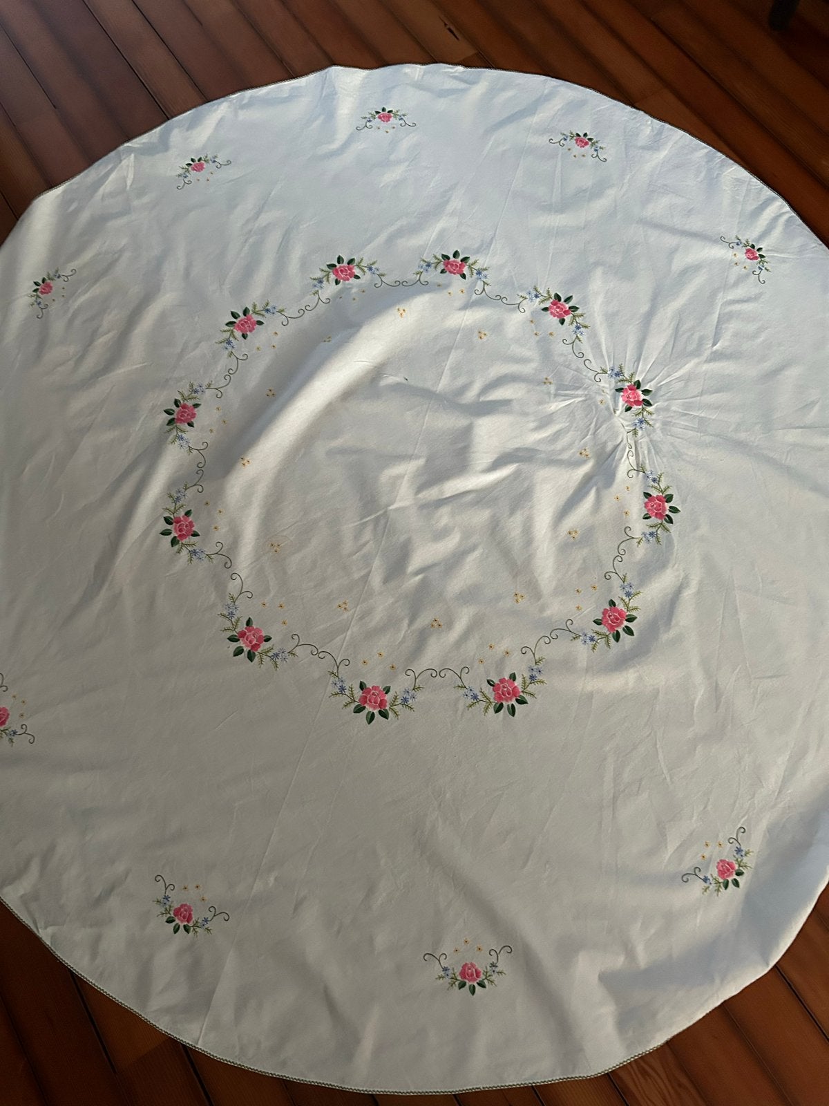 Rond wit tafelkleed met bloemen - Brocante stijl, Gebruikt, Rond, Ophalen of Verzenden, Wit