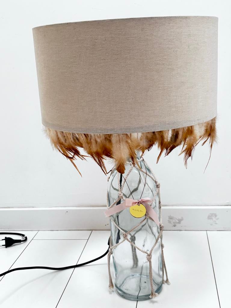 Unieke tafel lamp met veren en macramé, Ophalen of Verzenden, Zo goed als nieuw, Glas