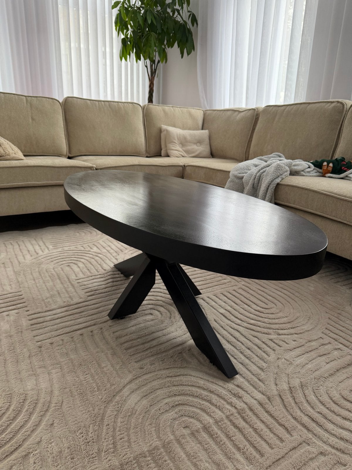 Ovale salontafel - Zwart hout, Huis en Inrichting, Ophalen, 50 – 75, 100 tot 150 cm, Nieuw