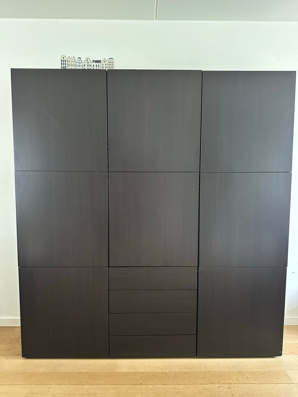 Donkerbruine Besta kast B180 H194 D41, Ophalen, 150 tot 200 cm, Met lade(s), Zo goed als nieuw