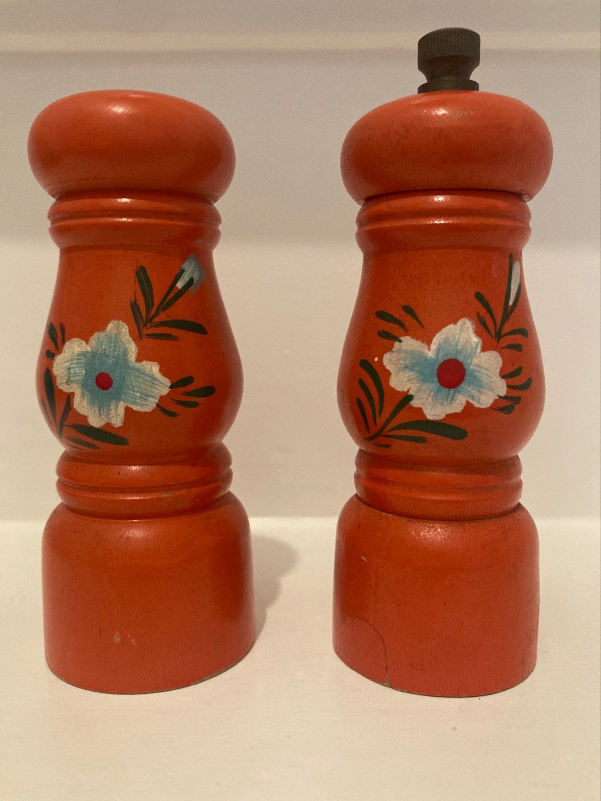 Vintage Oranje Houten Peper- en Zoutstel met  Bloemen, Verzamelen, Ophalen of Verzenden, Huis en Inrichting